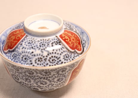 明治前期金彩赤絵菊と蛸唐草図蓋茶碗