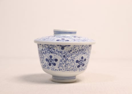 明治前期染付梅花と唐草図つぼ碗