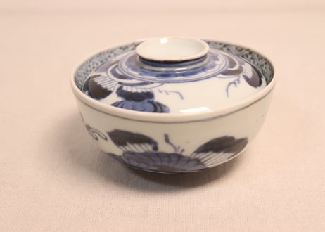 江戸中期染付流水に菊図蓋茶碗①