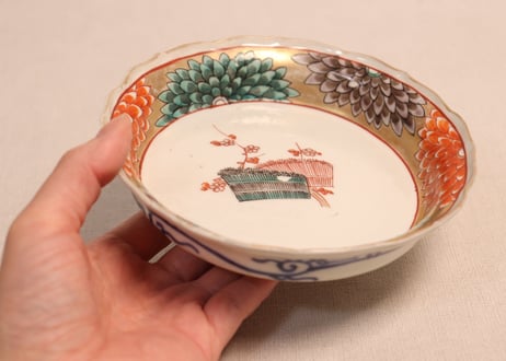 明治前期色絵芝垣と菊図なます皿②釉剥げ