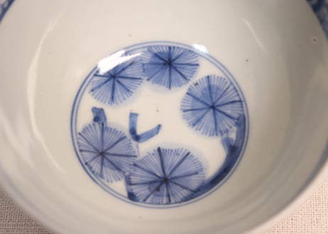 江戸後期赤絵金彩花と唐草図蓋茶碗②金彩擦れ