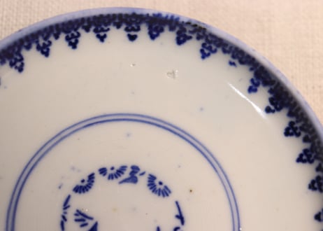 明治前期紙刷微塵唐草図蓋茶碗