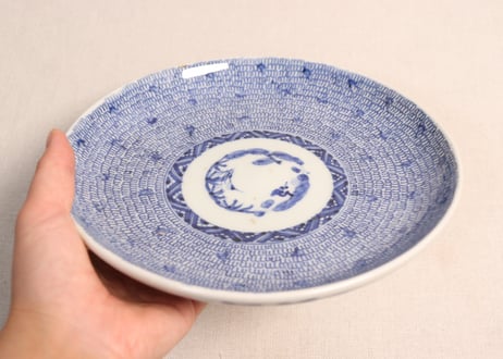 江戸幕末染付微塵唐草図7寸皿②フリモノ