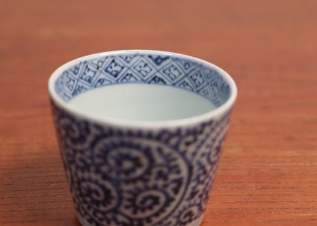 江戸中期染付蛸唐草図小猪口②窯傷