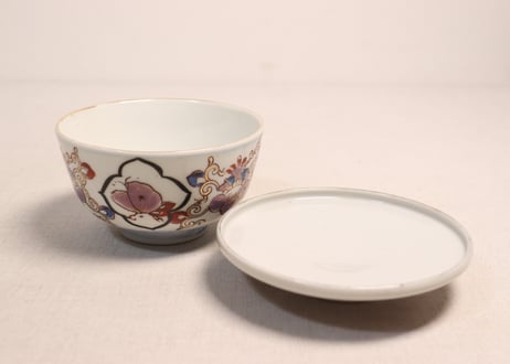 大正~昭和戦前銅印判色絵蝶と牡丹図通り物蒸茶碗