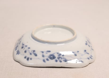 明治前期色絵鶉と幾何学文図角皿