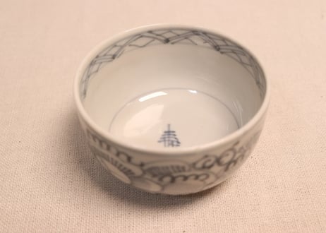 江戸幕末線描き三方牡丹図湯吞