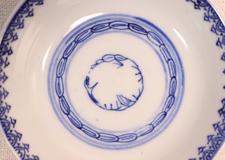 明治前期線描き牡丹図蓋茶碗①