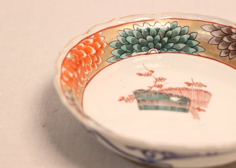 明治前期色絵芝垣と菊図なます皿②釉剥げ