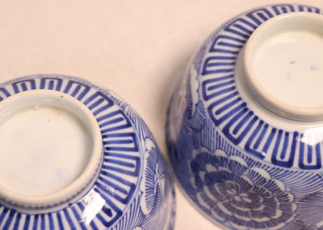 明治前期線描き牡丹図蓋茶碗①