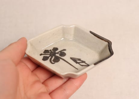 大正～昭和戦前織部焼花と菱文図菱形醤油小皿①