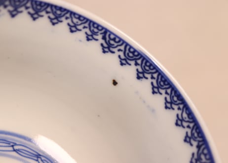 明治前期線描き牡丹図蓋茶碗①