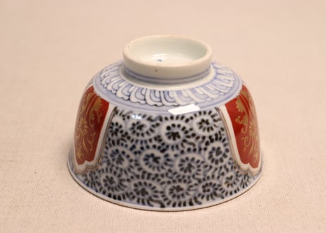 明治前期金彩赤絵菊と蛸唐草図蓋茶碗