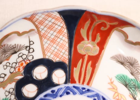 明治前期色絵三方に松竹梅図7寸皿②部分甘手