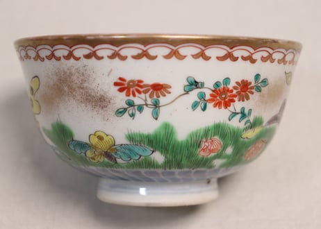 明治前期色絵花と蝶図通り物蓋茶碗①