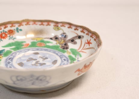 明治前期色絵花と蝶図通り物なます皿