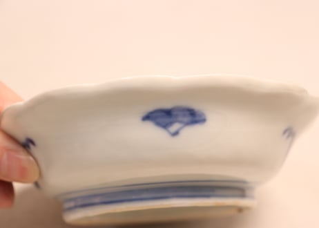 明治前期色絵獅子牡丹図楕円皿　黒点,釉剥げ