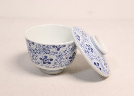 明治前期染付梅花と唐草図つぼ碗
