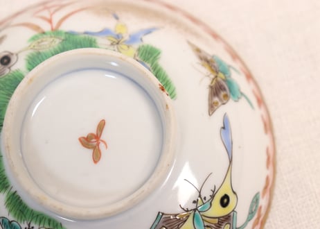 明治前期色絵花と蝶図通り物蓋茶碗②窯傷,フリモノ