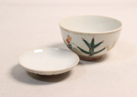 江戸中期色絵若松と草花に鈴虫図蓋茶碗①金彩擦れ