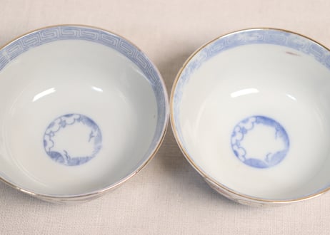 大正~昭和戦前銅印判色絵蝶と牡丹図通り物飯茶碗