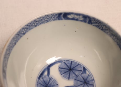 江戸後期赤絵金彩花と唐草図蓋茶碗①
