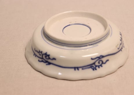 明治前期色絵芝垣と菊図なます皿②釉剥げ
