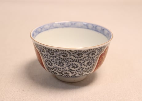 明治前期金彩赤絵菊と蛸唐草図蓋茶碗