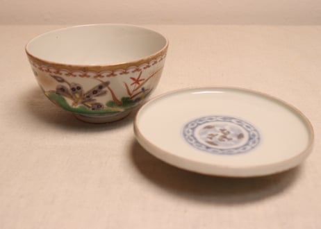 明治前期色絵花と蝶図通り物蒸茶碗