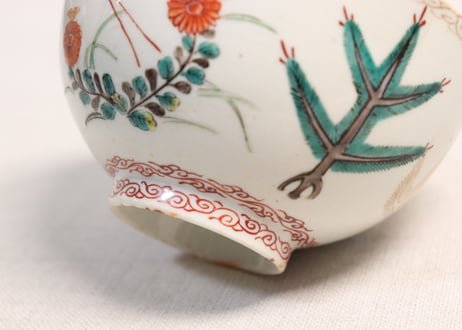 江戸中期色絵若松と草花に鈴虫図蓋茶碗①金彩擦れ