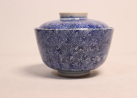 明治前期紙刷微塵唐草図蓋茶碗①