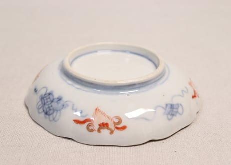 明治前期色絵花と蝶図通り物小皿