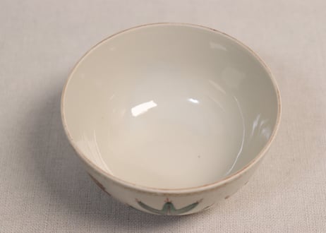 江戸中期色絵若松と草花に鈴虫図蓋茶碗②金彩擦れ