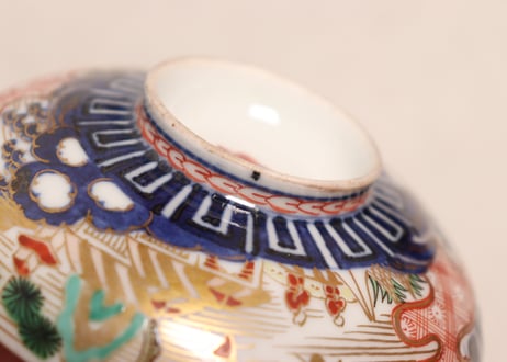 江戸中期色絵山水人物と帆掛け船図蓋茶碗