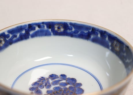 江戸後期色絵花と梅に鶯図大蓋茶碗　変色有り