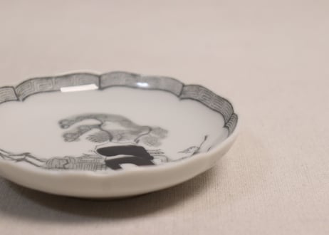 昭和戦前ゴム判山水図小皿