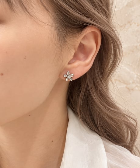 [ピアス]プティフラワー（素材：ステンレス）