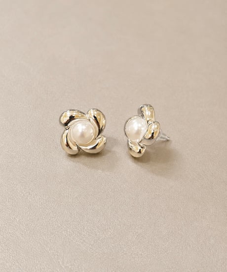 [ピアス]　フラワーパール（素材：ステンレス）