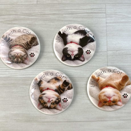 「Life with a Cat」ごろ寝ねこ缶バッジ 全4種 / Life with a Cat" Can Badges