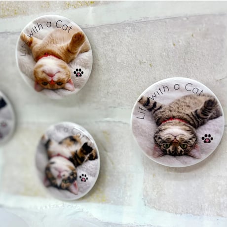 「Life with a Cat」ごろ寝ねこ缶バッジ 全4種 / Life with a Cat" Can Badges