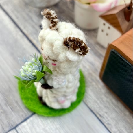 夢見るひつじ～ 手つむぎ毛糸で作った、羊毛フェルトのかわいいオブジェ