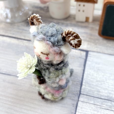 夢見るひつじ～ 手つむぎ毛糸で作った、羊毛フェルトのかわいいオブジェ