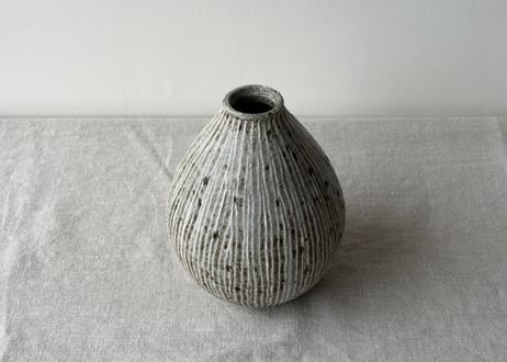櫛目　花入 雫 A　＿田鶴濱守人