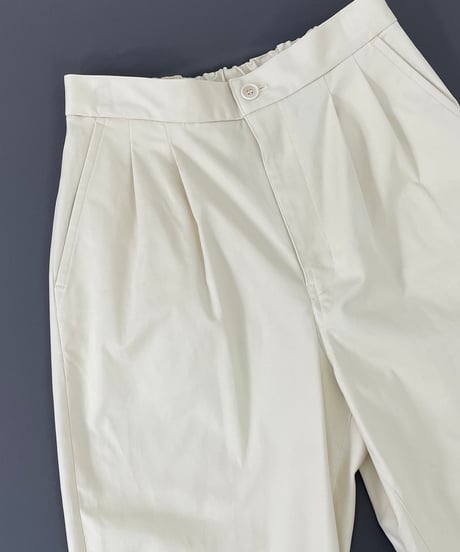 【サテンストレッチピーチ】 ふんわり起毛なのにコットン素材。ツータック テーパードパンツ / 1364036