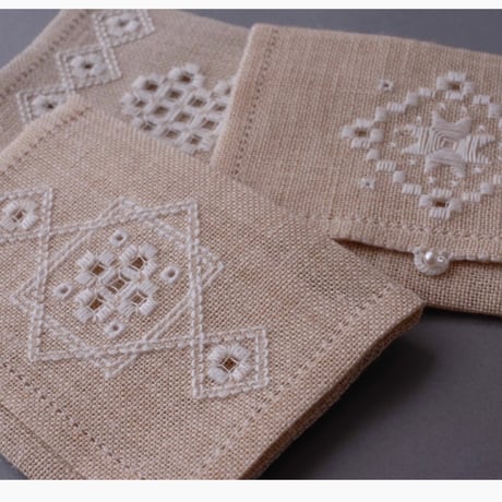 白糸刺繍「ヴィべケのティッシュケース」【刺繍キット】