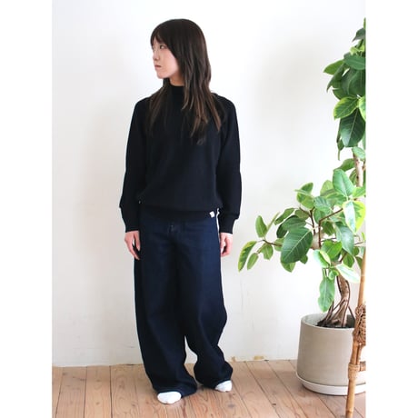 AZ-02-008 ウールラグランハイネックセーター：Black