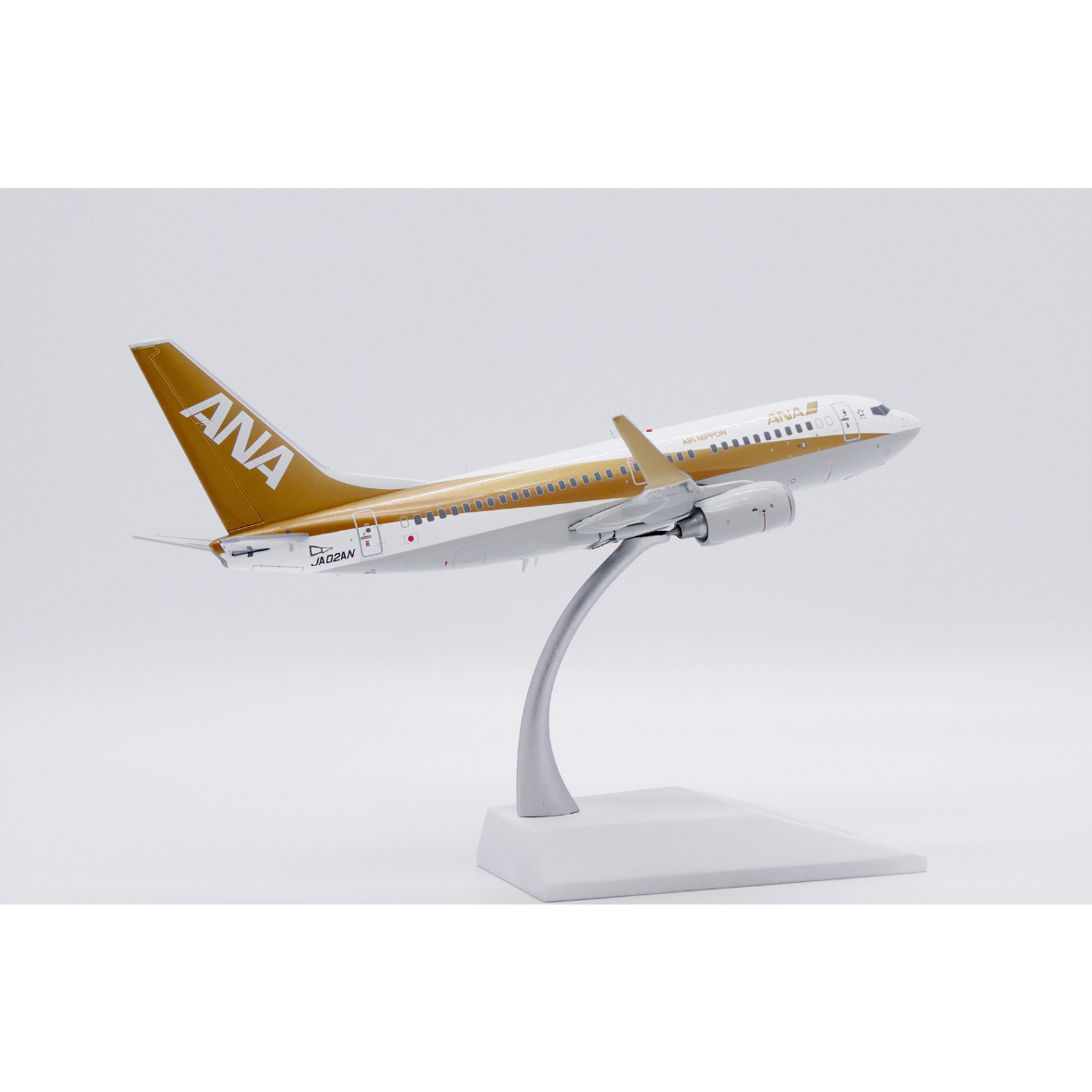 非売品・新商品情報】1/200 737-700 ANA「ゴールドジェット特別塗装機」