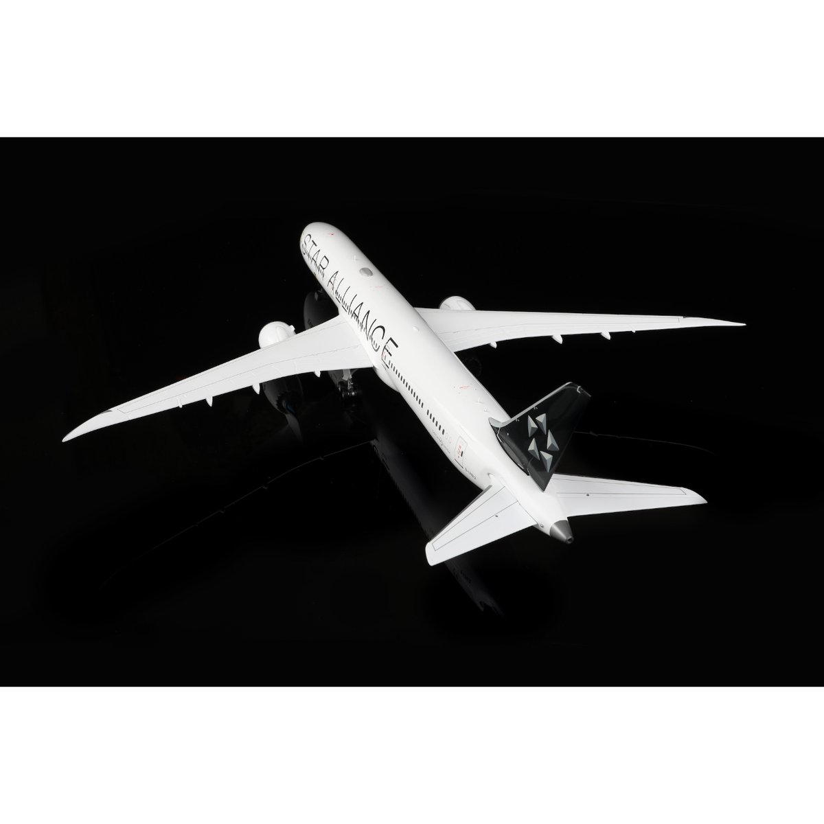 特価商品】【お取り寄せ商品】1/200 787-10 エバー航空「スター
