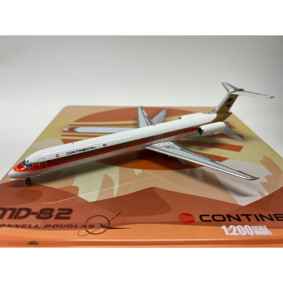 niu。2点おまとめ。 Jet-X Models 1/200 MD-82 コンチネンタル航空 N802NY ポリッシュ