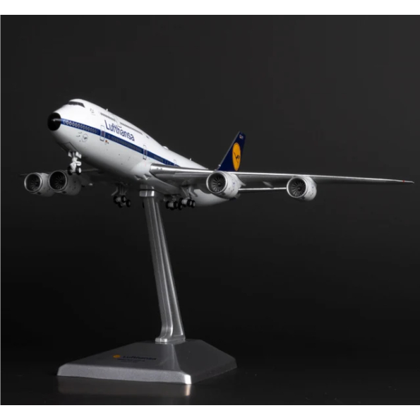 YY Wings 1/400 747-8 ルフトハンザドイツ航空「レトロ塗装」 D-ABYT｜